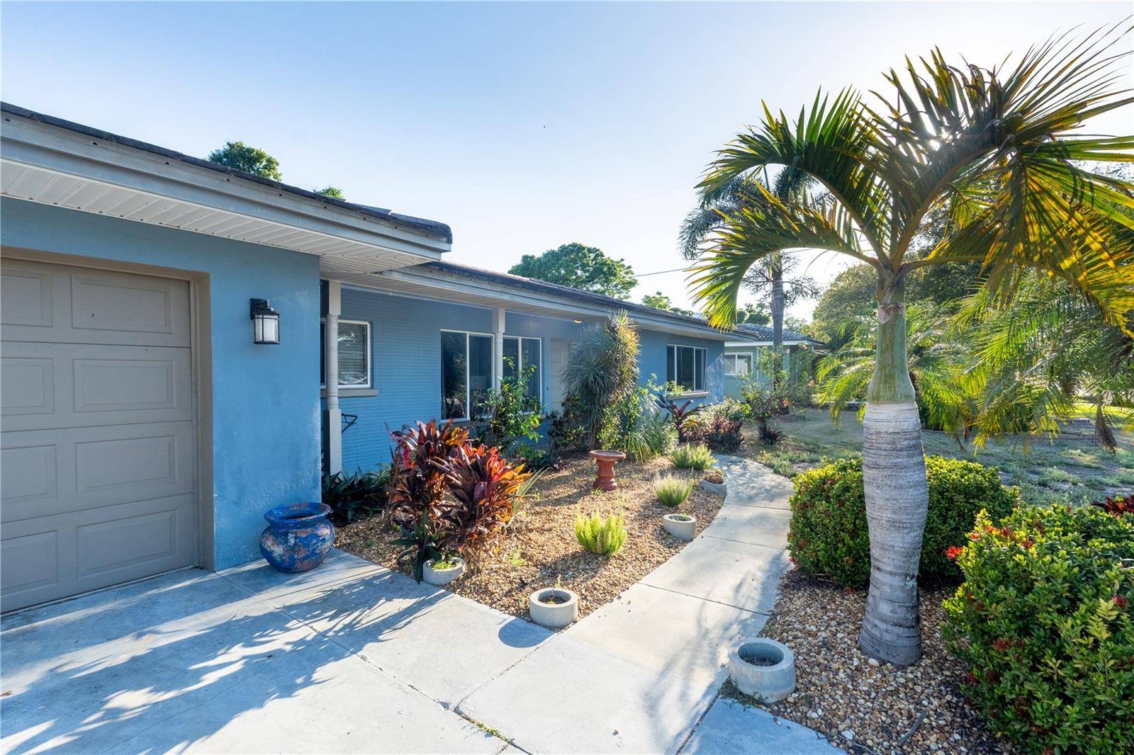 33 SOUTHWIND DR, Belleair Bluffs, FL 33770