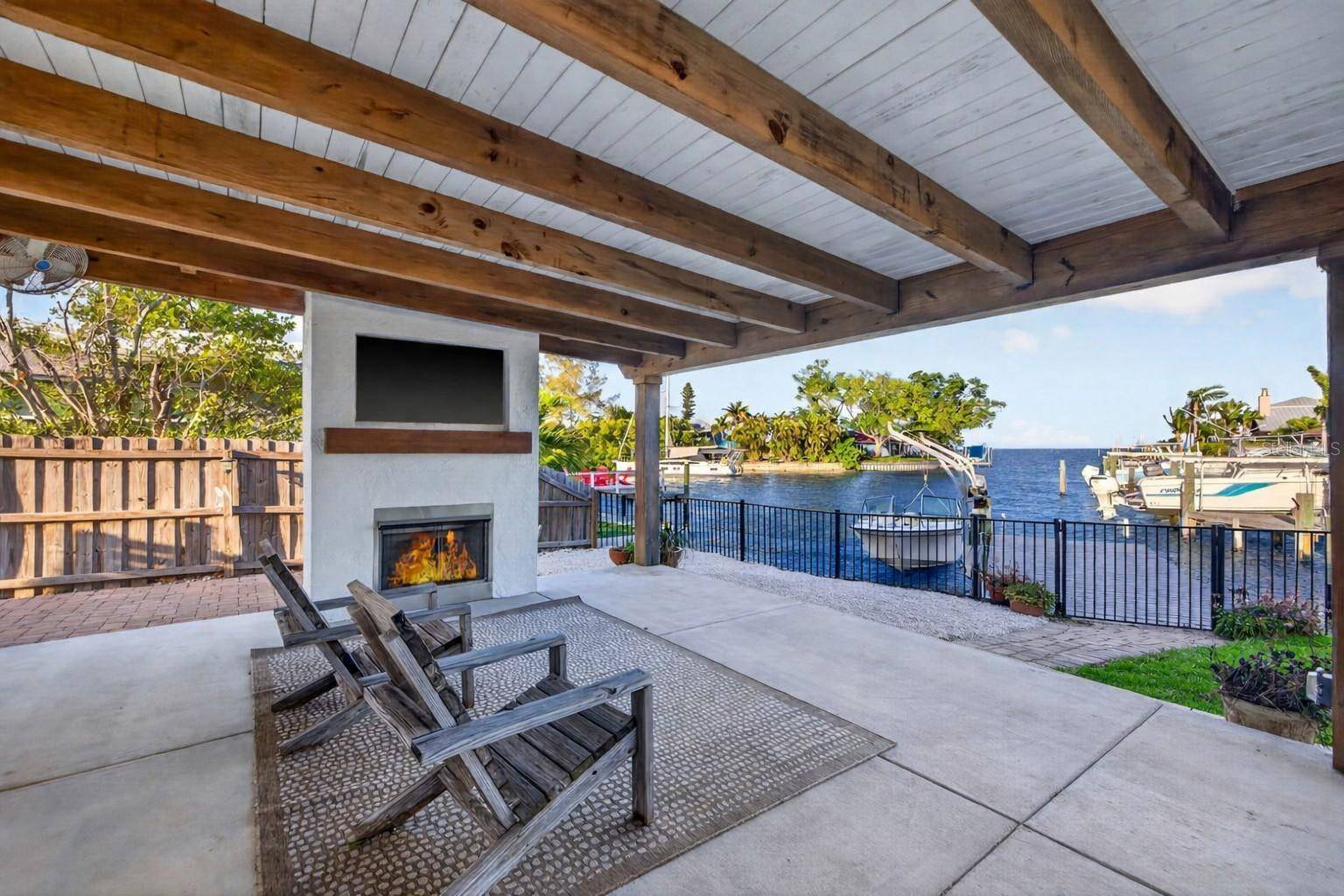 4200 BEACH DR SE, St Petersburg, FL 33705