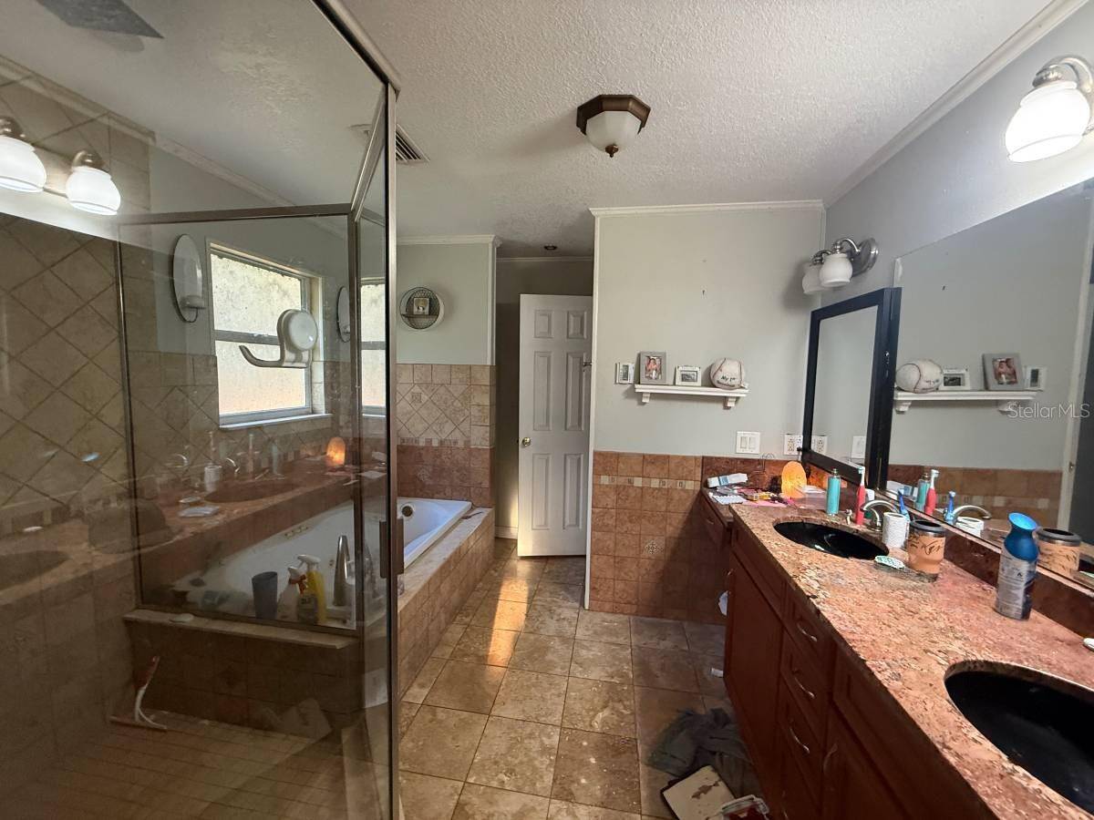 101 WALKER DR, Interlachen, FL 32148