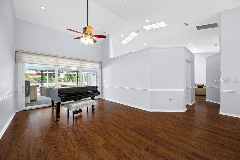 5321 GARDENS DR, Sarasota, FL 34243