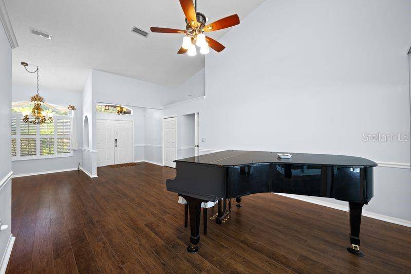 5321 GARDENS DR, Sarasota, FL 34243