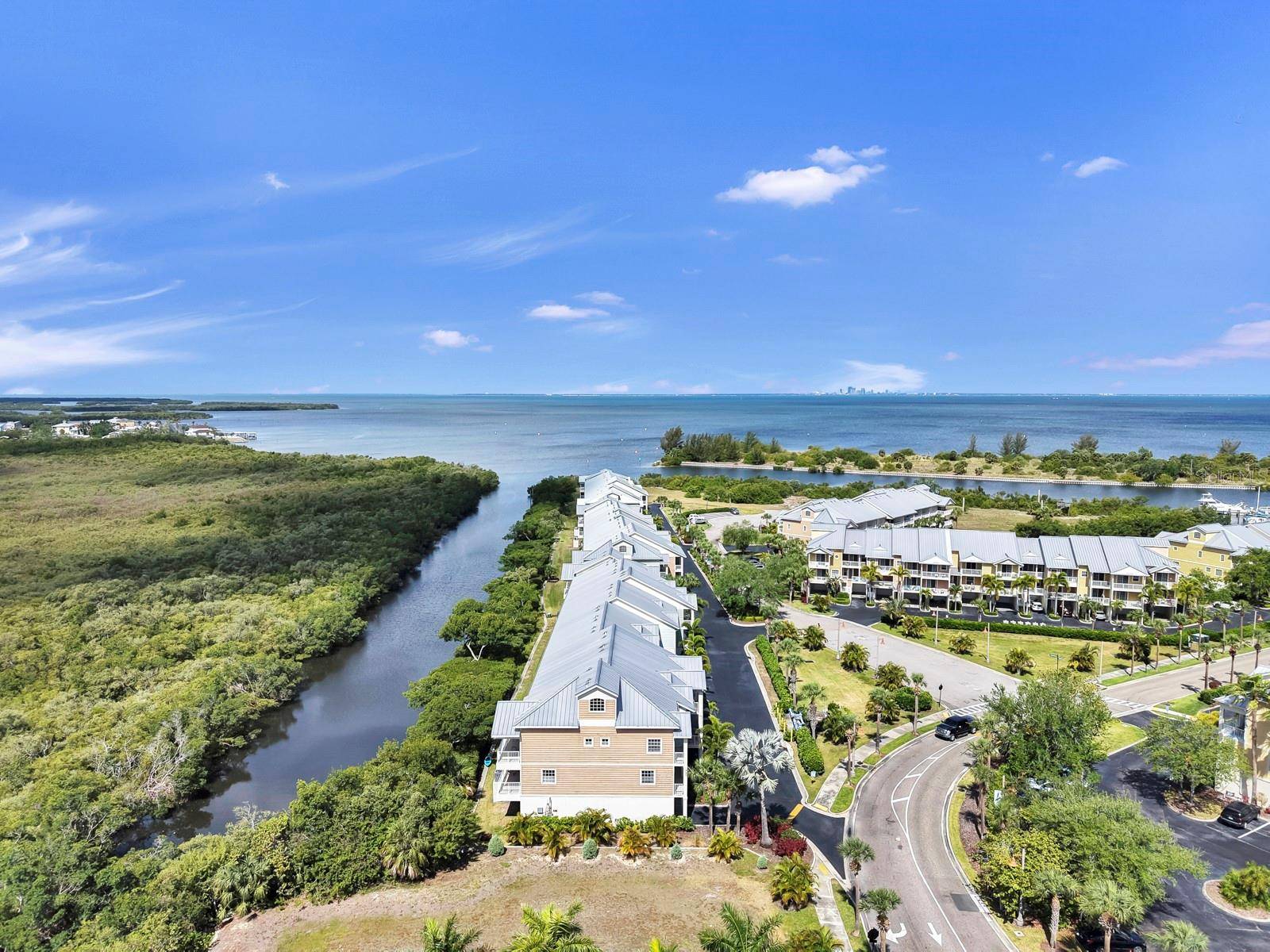 3202 MANGROVE POINT DR, Ruskin, FL 33570