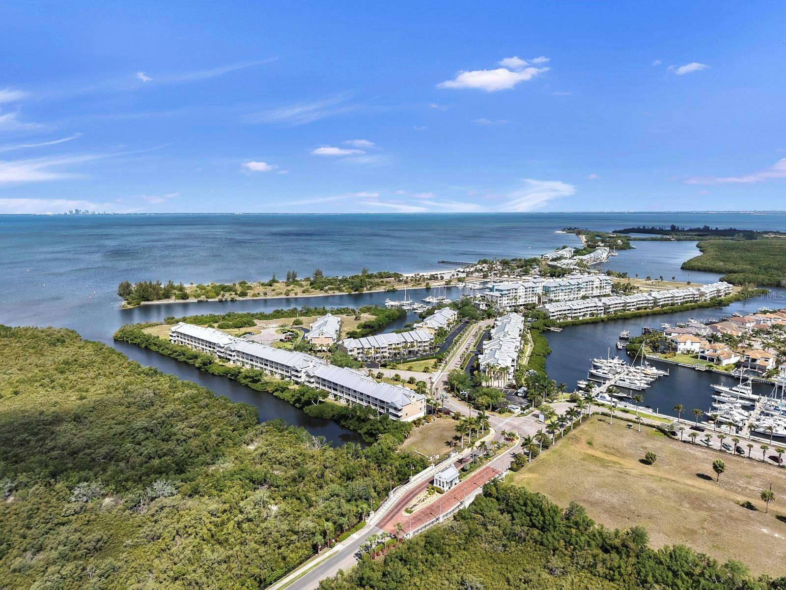 3202 MANGROVE POINT DR, Ruskin, FL 33570