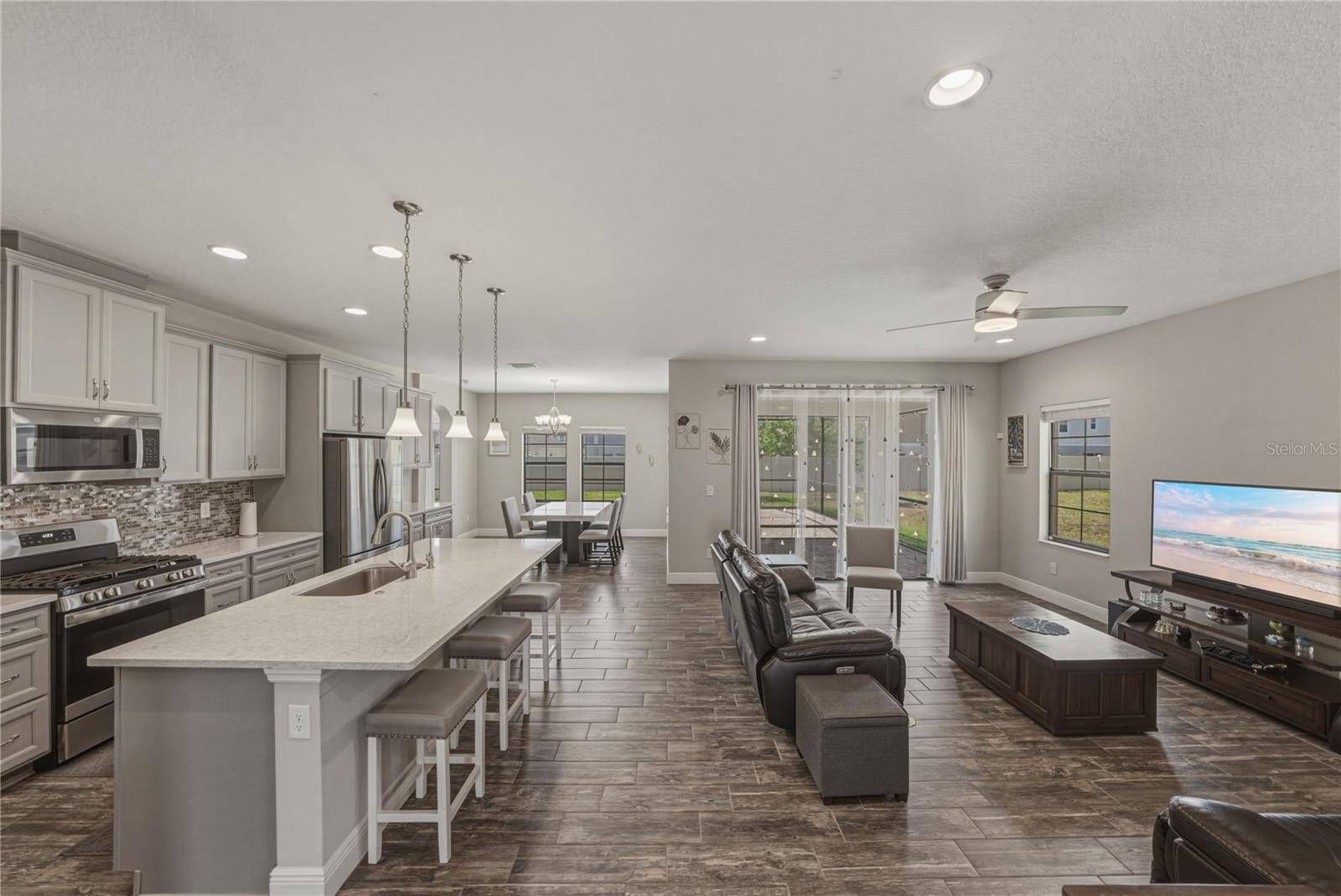 14633 RED CASTLE AVE, Lithia, FL 33547