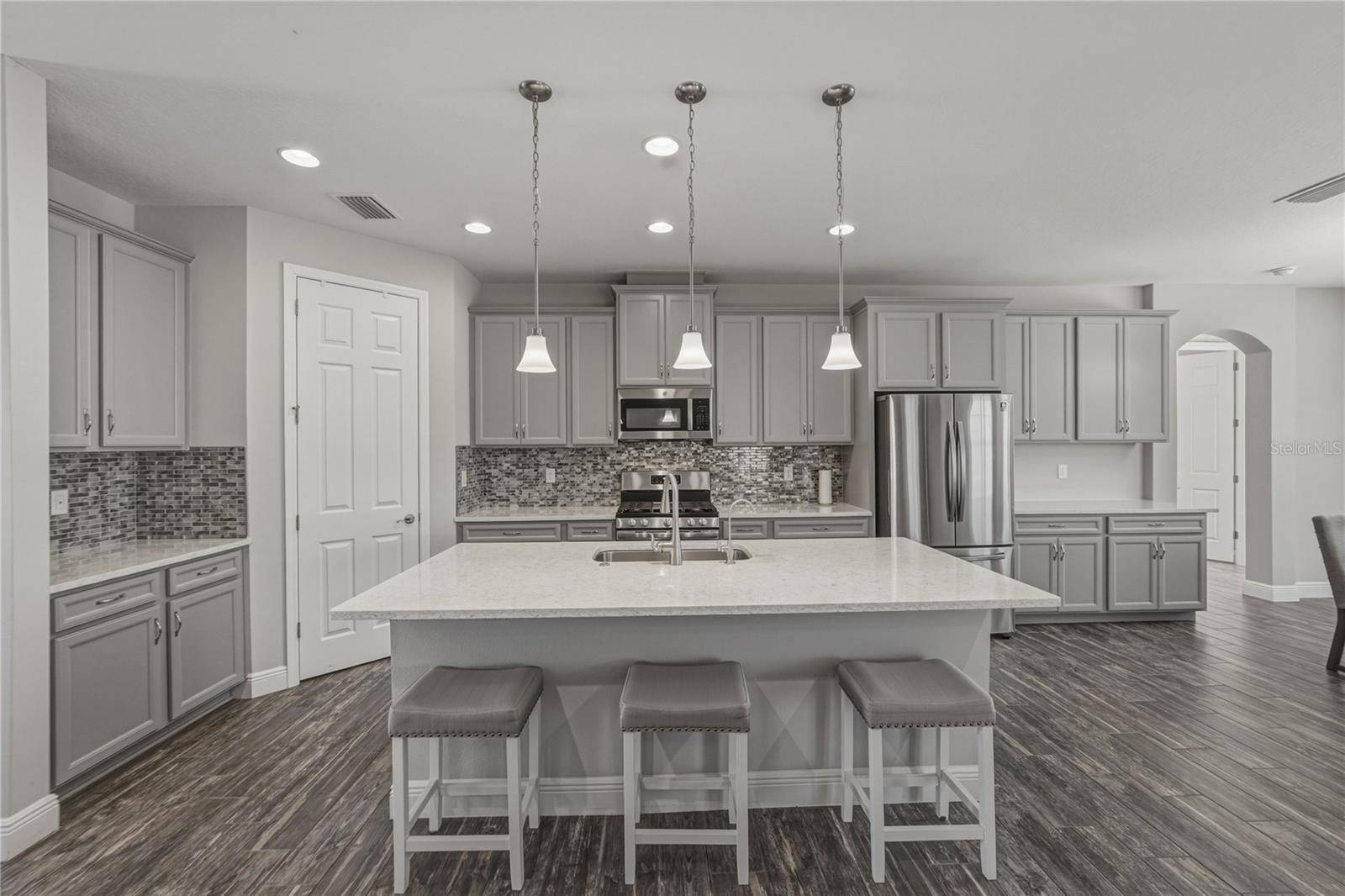 14633 RED CASTLE AVE, Lithia, FL 33547