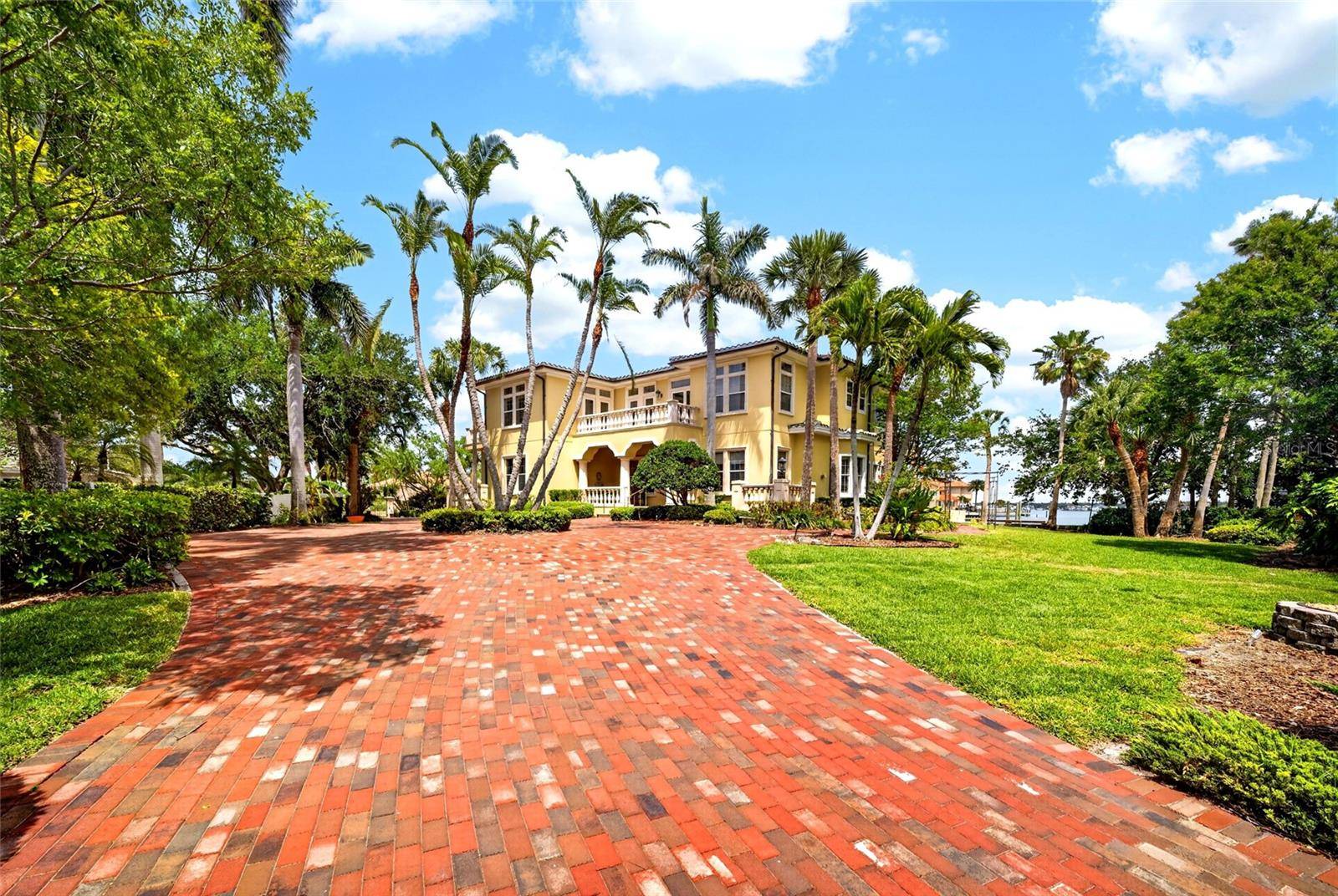 115 18TH ST, Belleair Beach, FL 33786