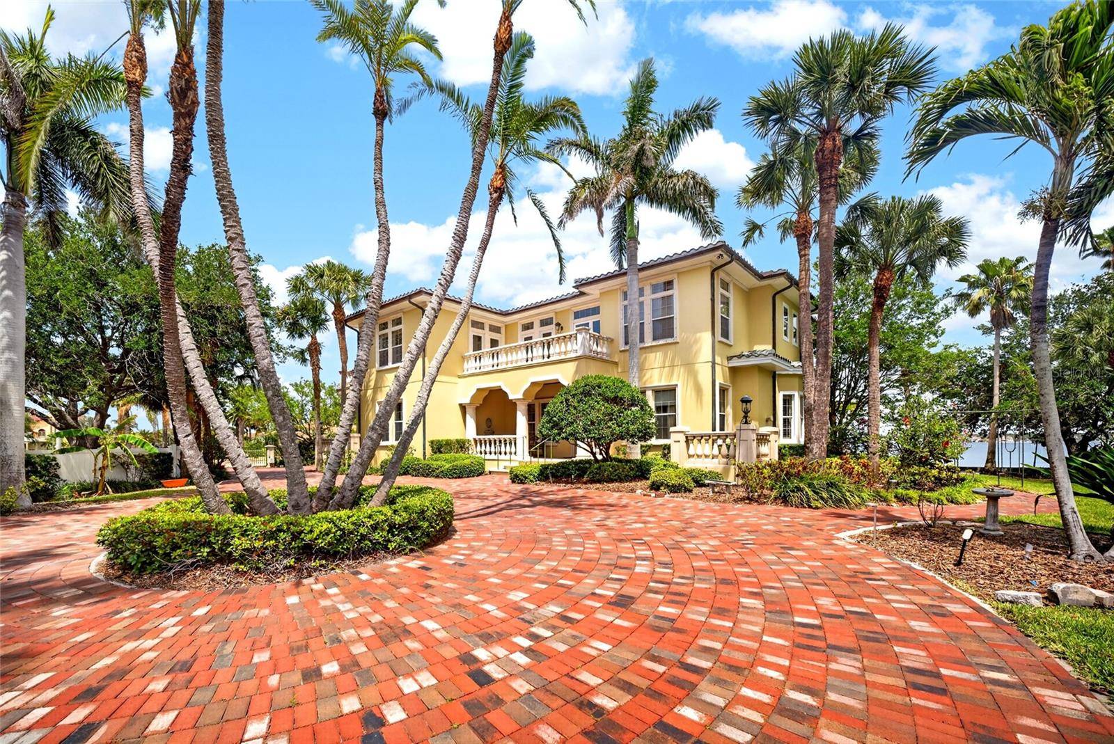 115 18TH ST, Belleair Beach, FL 33786