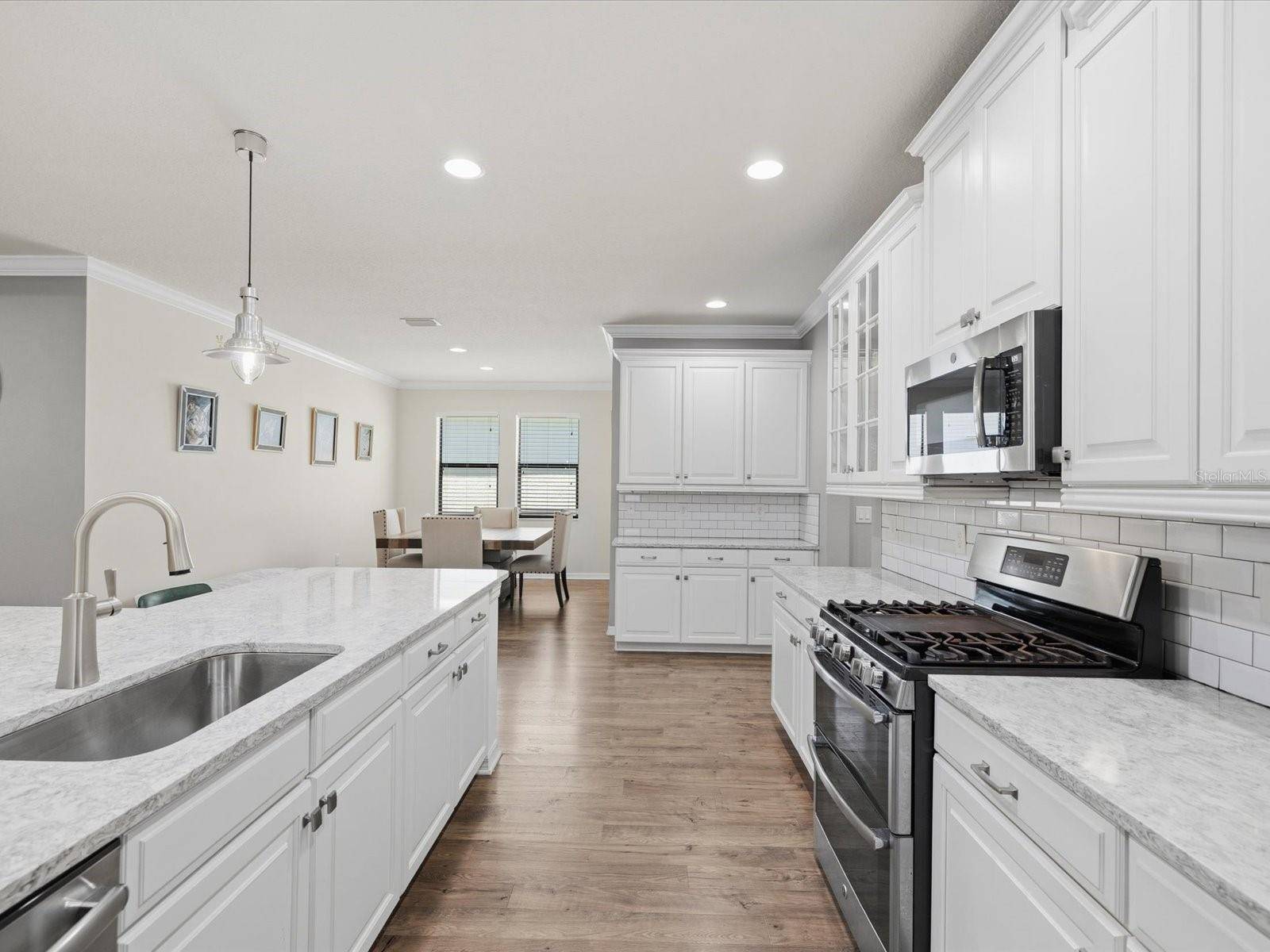 740 ROSEMARY CIR, Bradenton, FL 34212