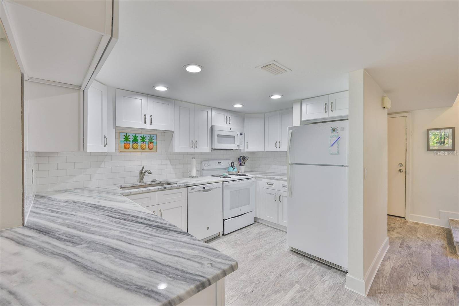 1028 APOLLO BEACH BLVD #8, Apollo Beach, FL 33572