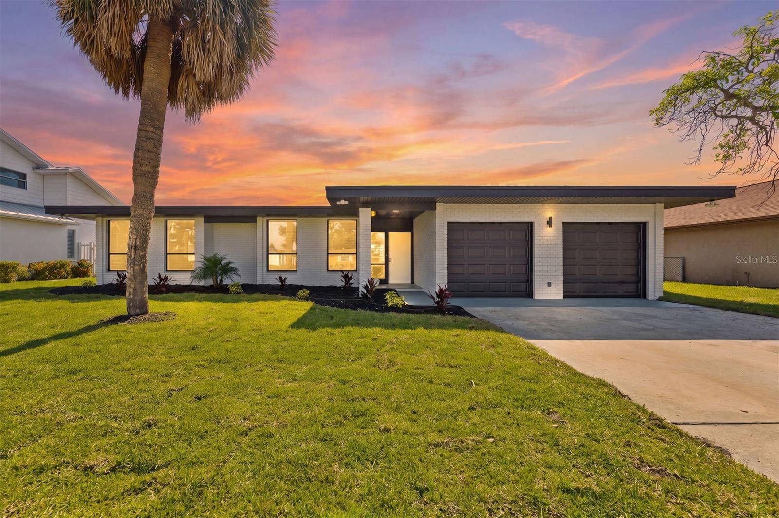 3917 E EDEN ROC CIR, Tampa, FL 33634