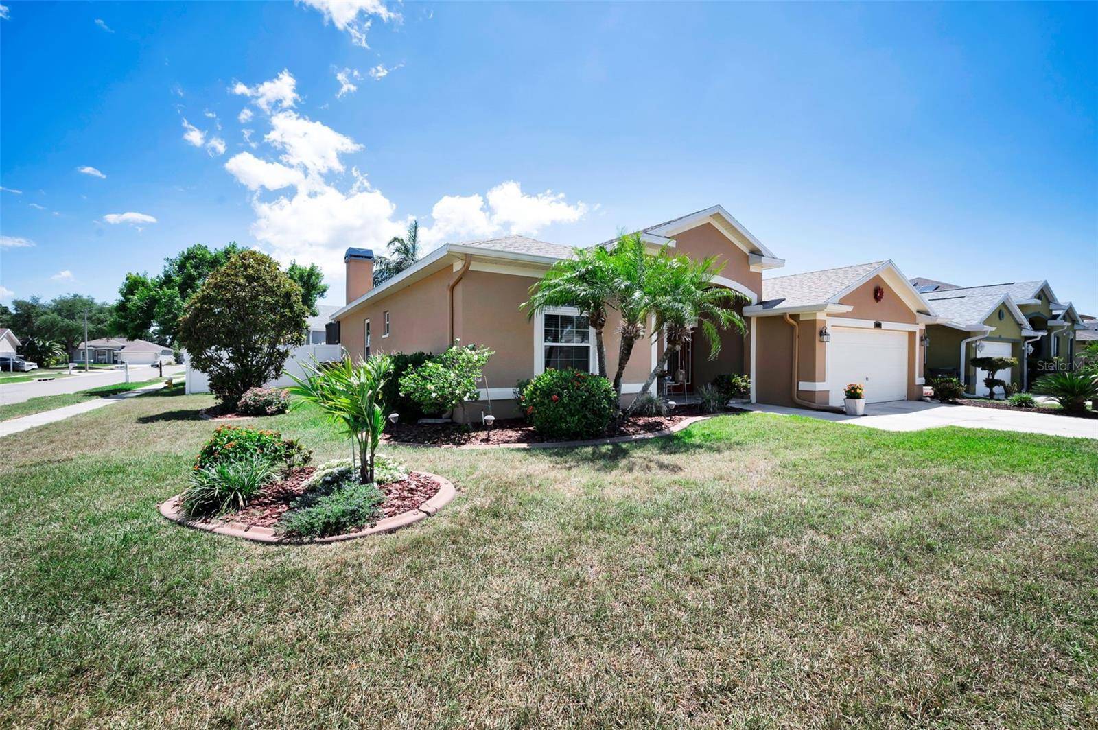 8202 WILD OAKS CIR, Largo, FL 33773