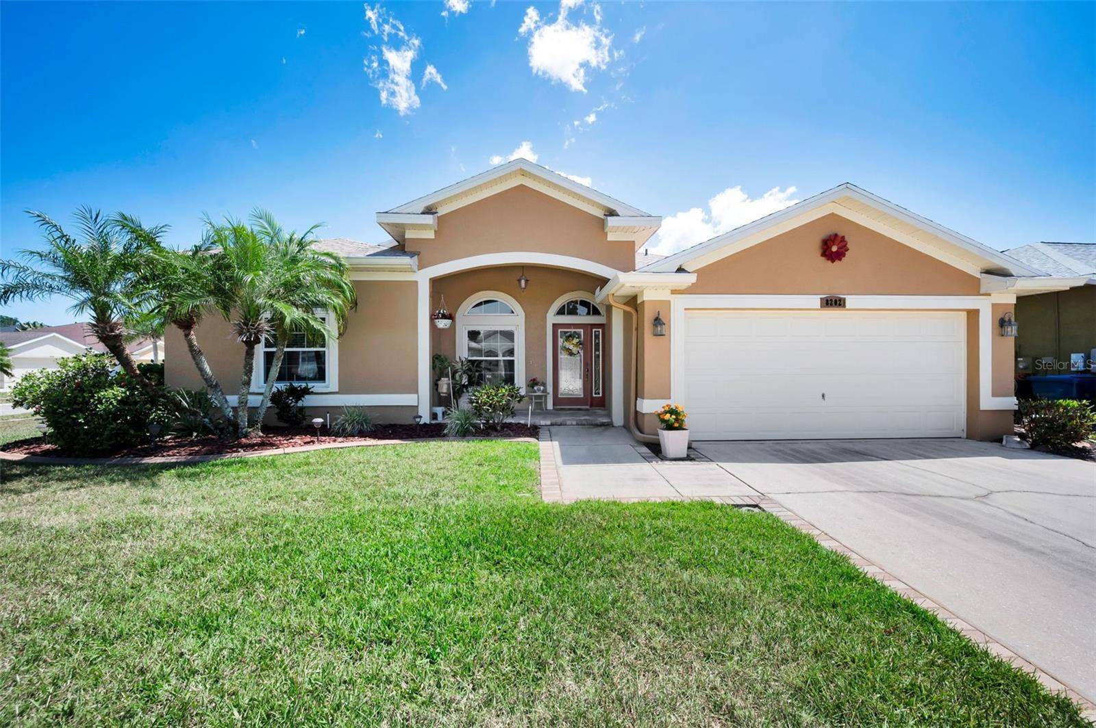 8202 WILD OAKS CIR, Largo, FL 33773