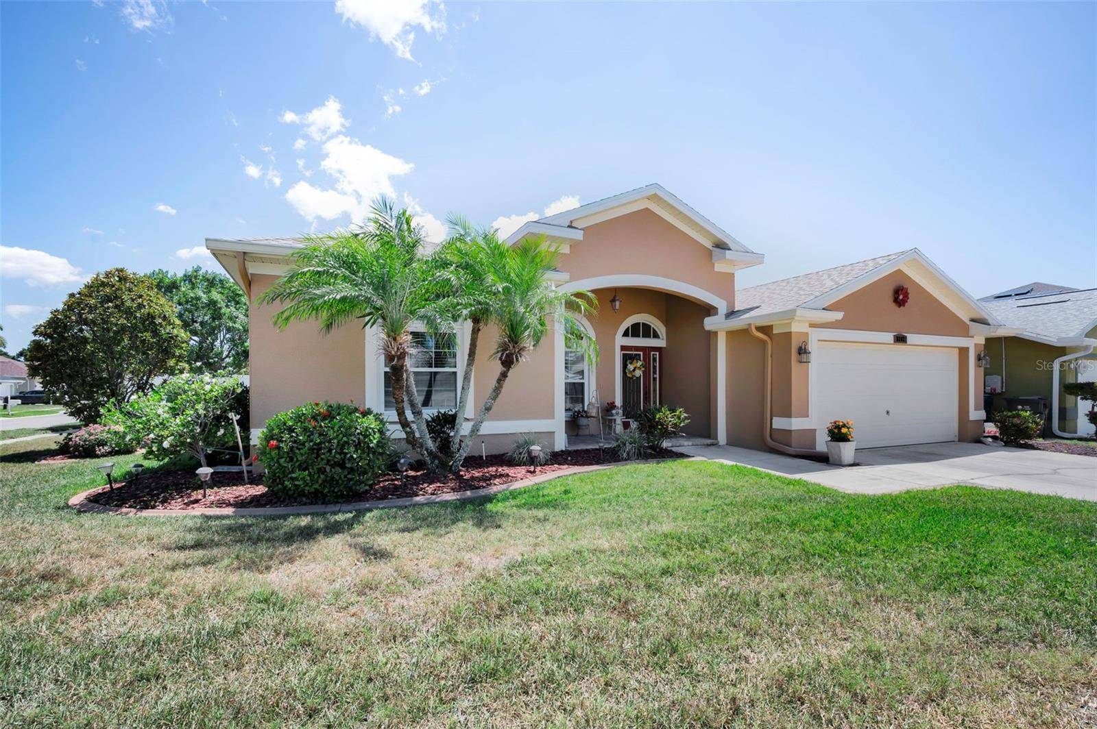 8202 WILD OAKS CIR, Largo, FL 33773
