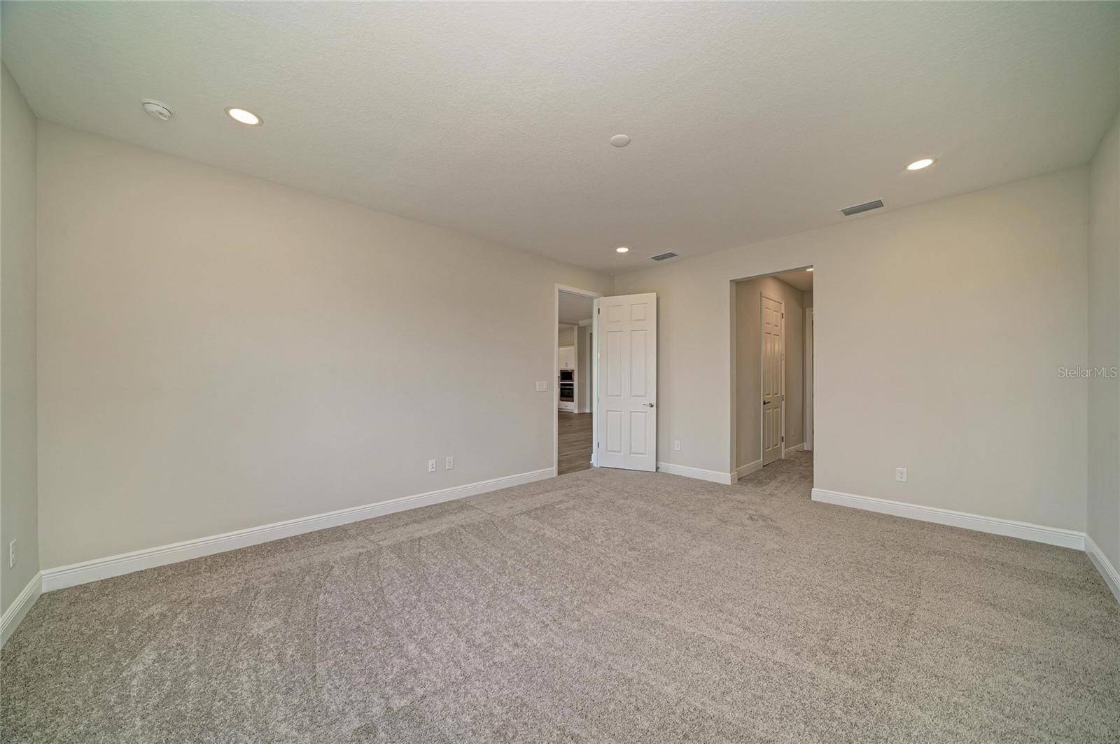9806 LEAF GREEN LN, Dade City, FL 33525