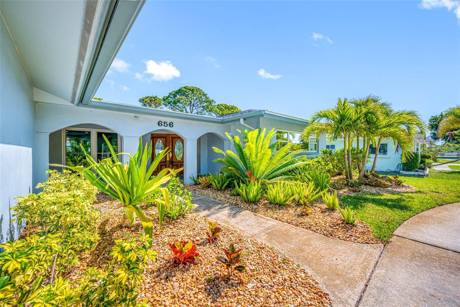 656 MEHLENBACHER RD, Belleair, FL 33756