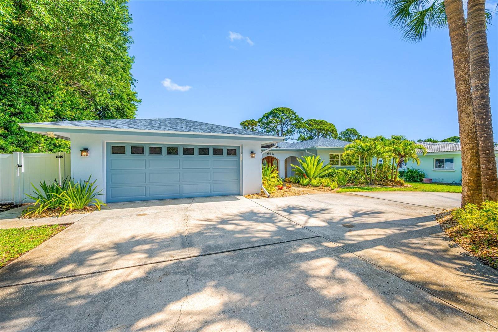 656 MEHLENBACHER RD, Belleair, FL 33756