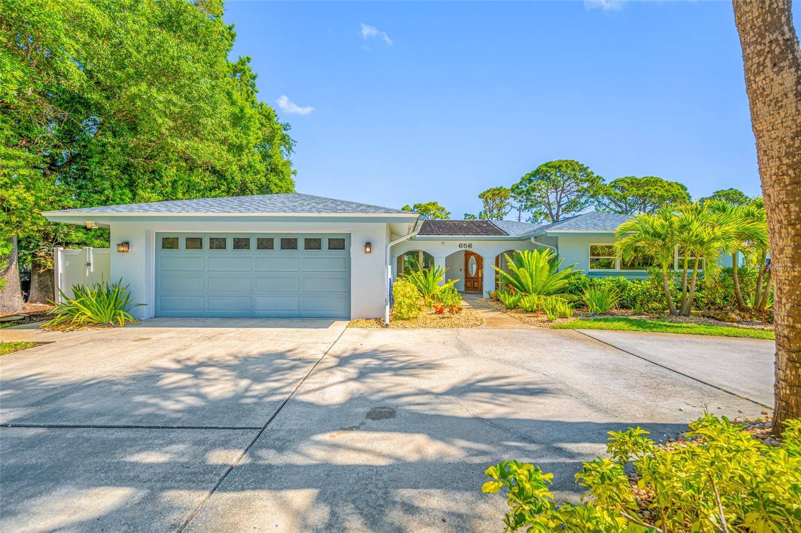 656 MEHLENBACHER RD, Belleair, FL 33756