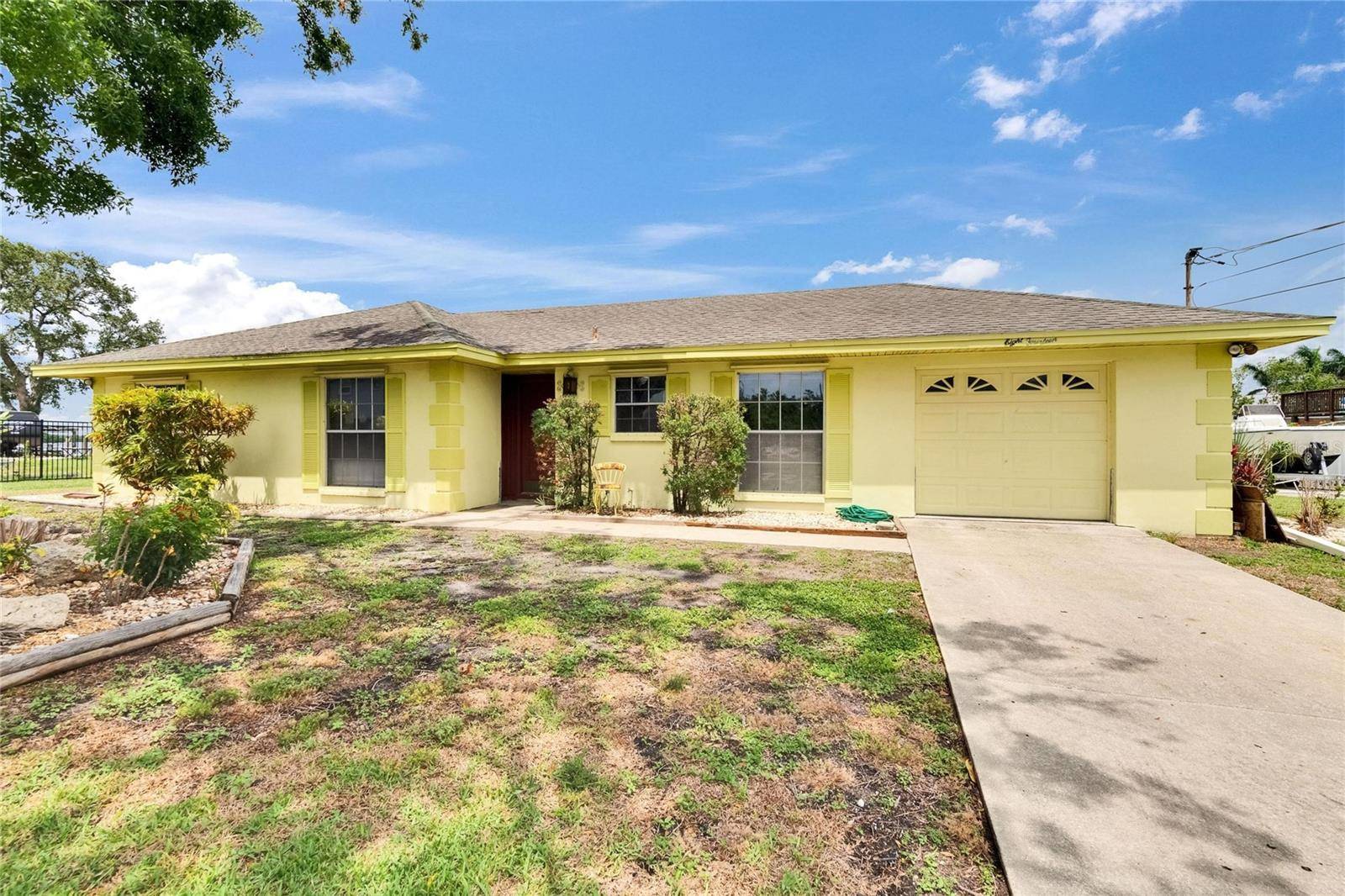 814 SEABREEZE DR, Ruskin, FL 33570