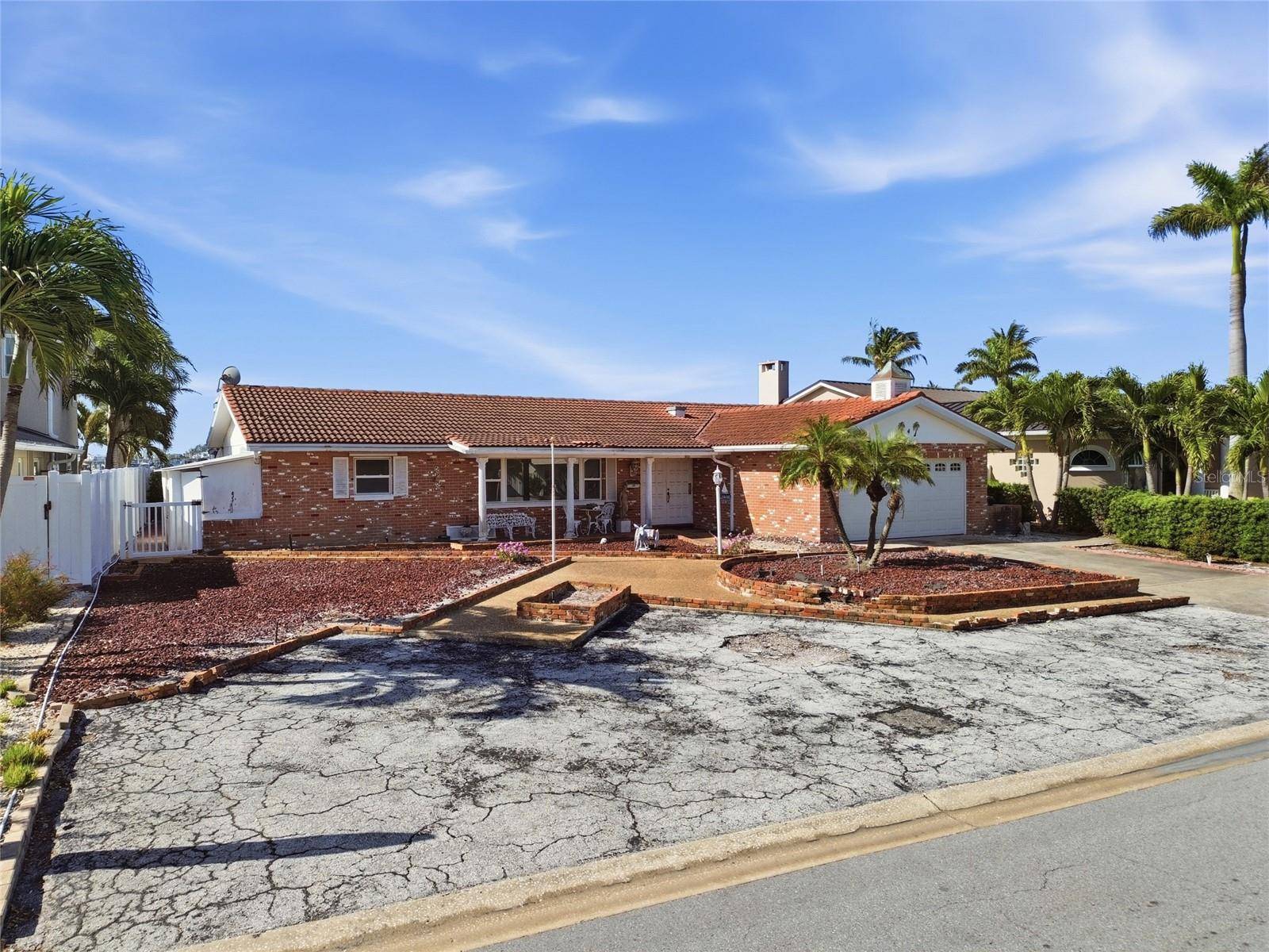4 BELLEVUE DR, Treasure Island, FL 33706