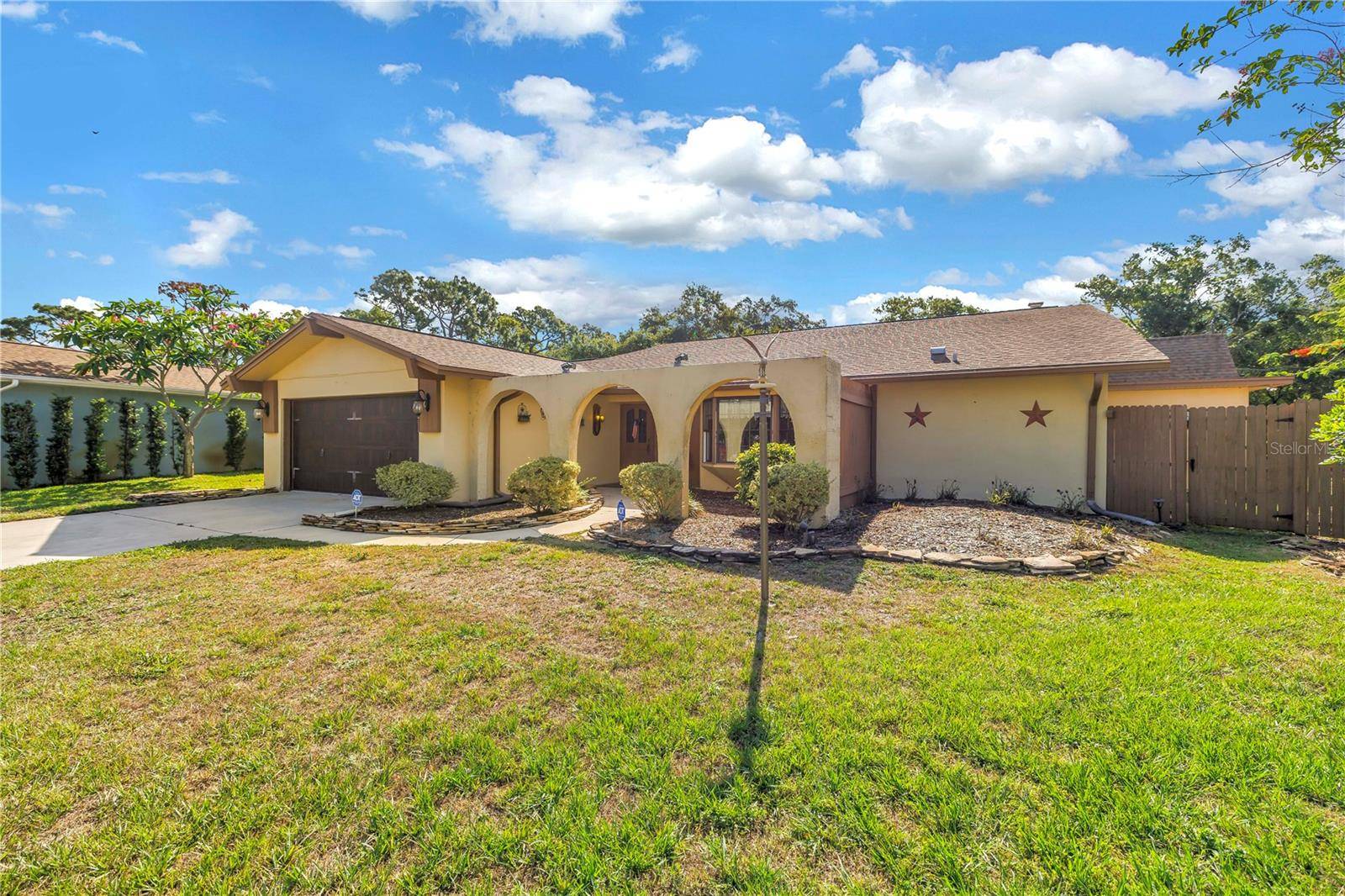 10657 DEL PRADO DR E, Largo, FL 33774