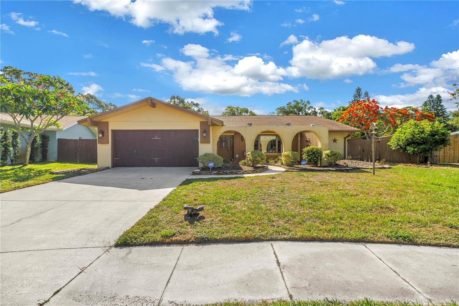 10657 DEL PRADO DR E, Largo, FL 33774