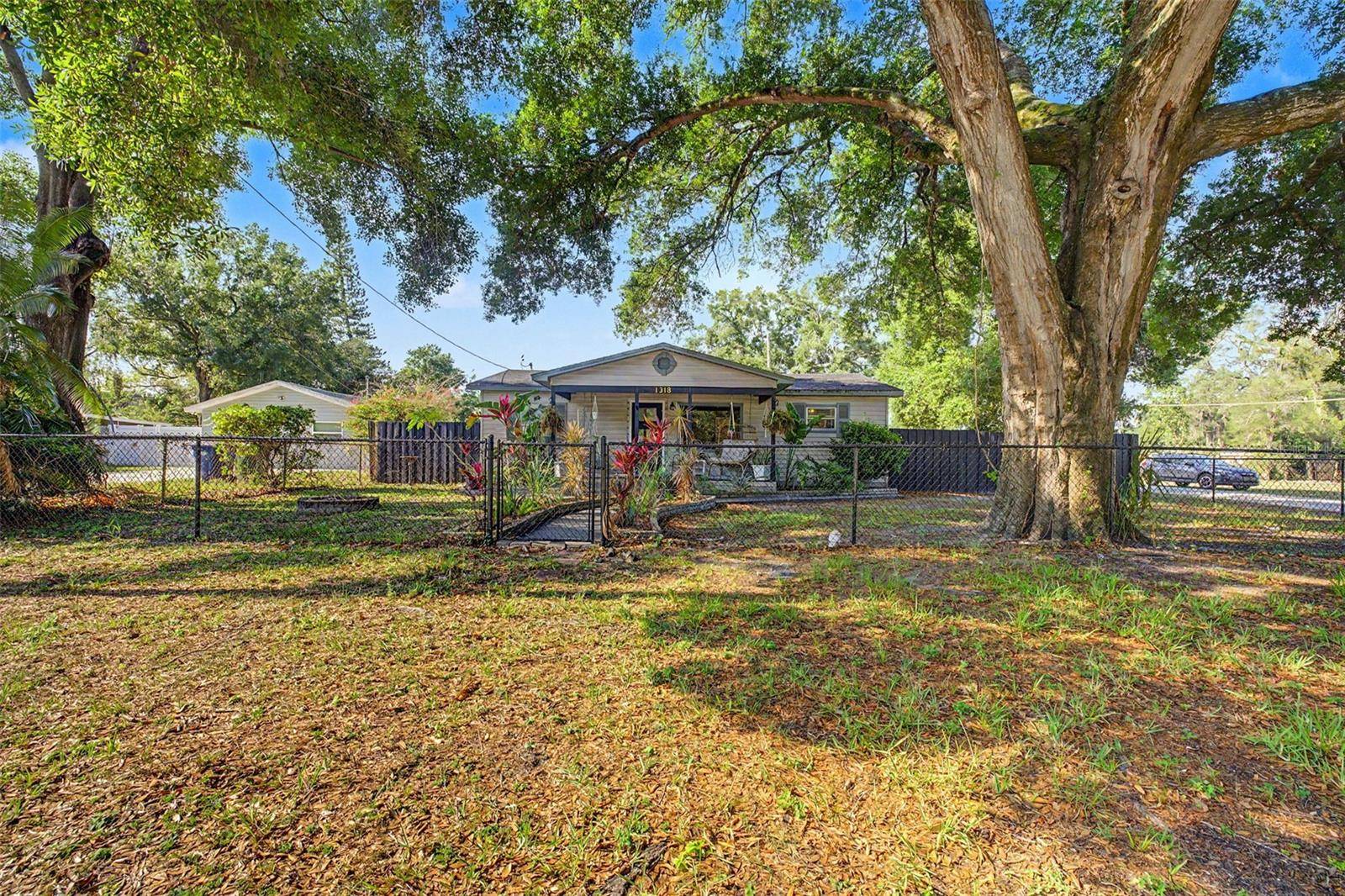 1318 W RAMBLA ST, Tampa, FL 33612