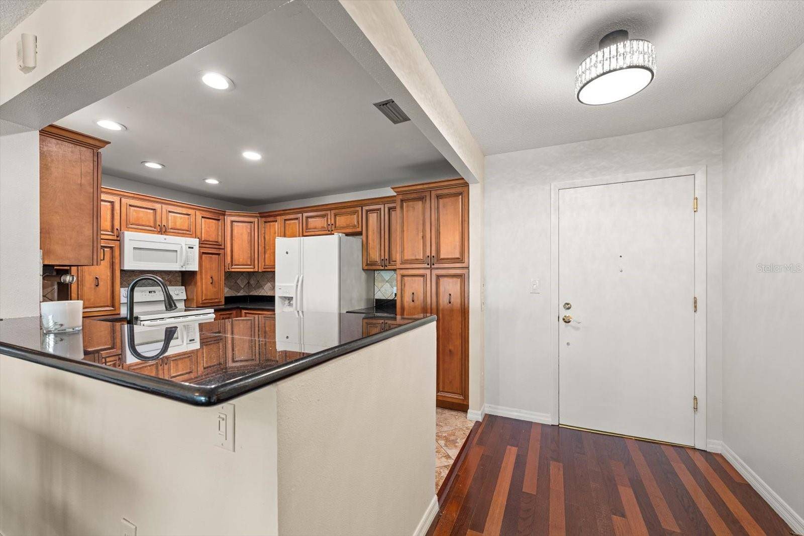 100 BLUFF VIEW DR #506C, Belleair Bluffs, FL 33770