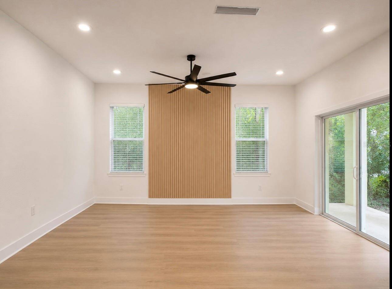 1064 MONROE AVE, Brooksville, FL 34604