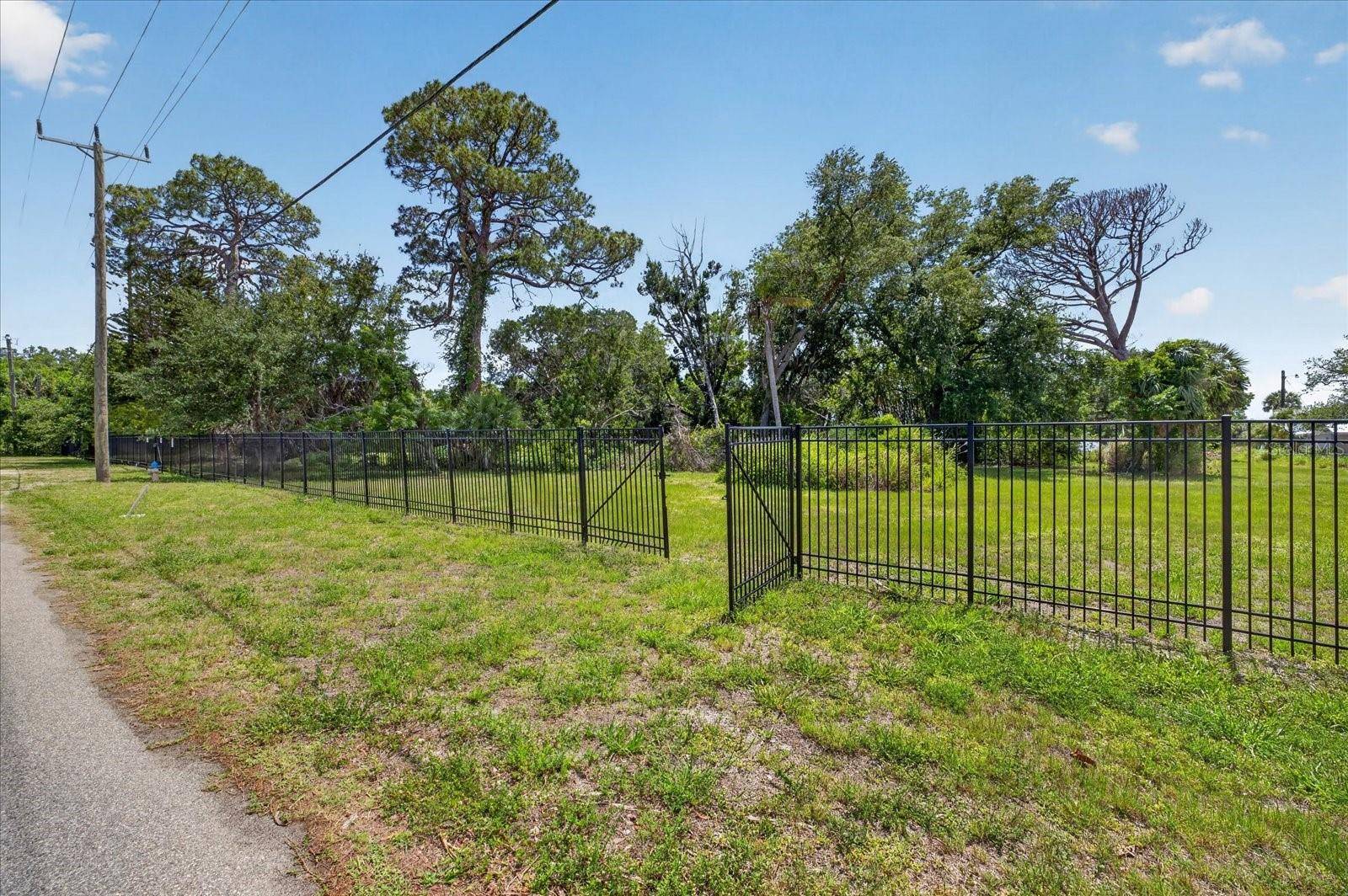 8258 LONGBAY BLVD, Sarasota, FL 34243