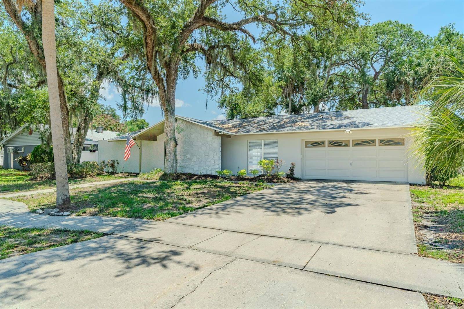 8018 W POCAHONTAS AVE, Tampa, FL 33615