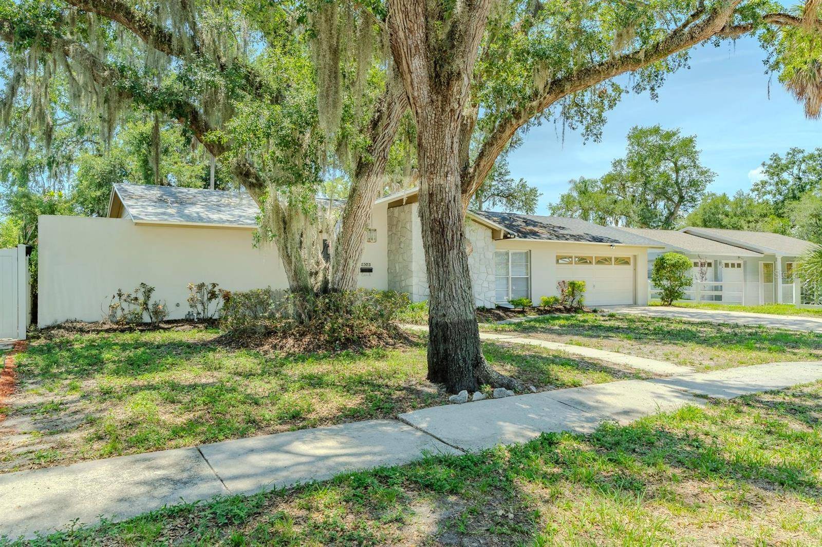 8018 W POCAHONTAS AVE, Tampa, FL 33615