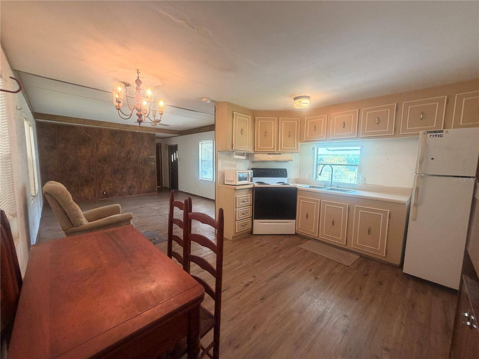 8582 W ADMIRAL BYRD LN, Crystal River, FL 34429