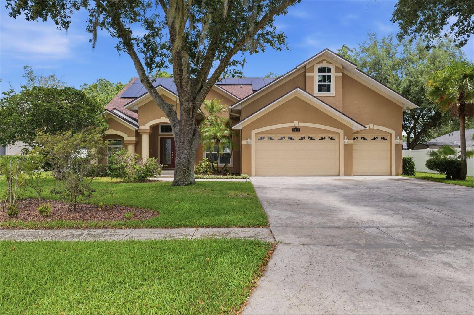 2112 HERITAGE CREST DR, Valrico, FL 33594