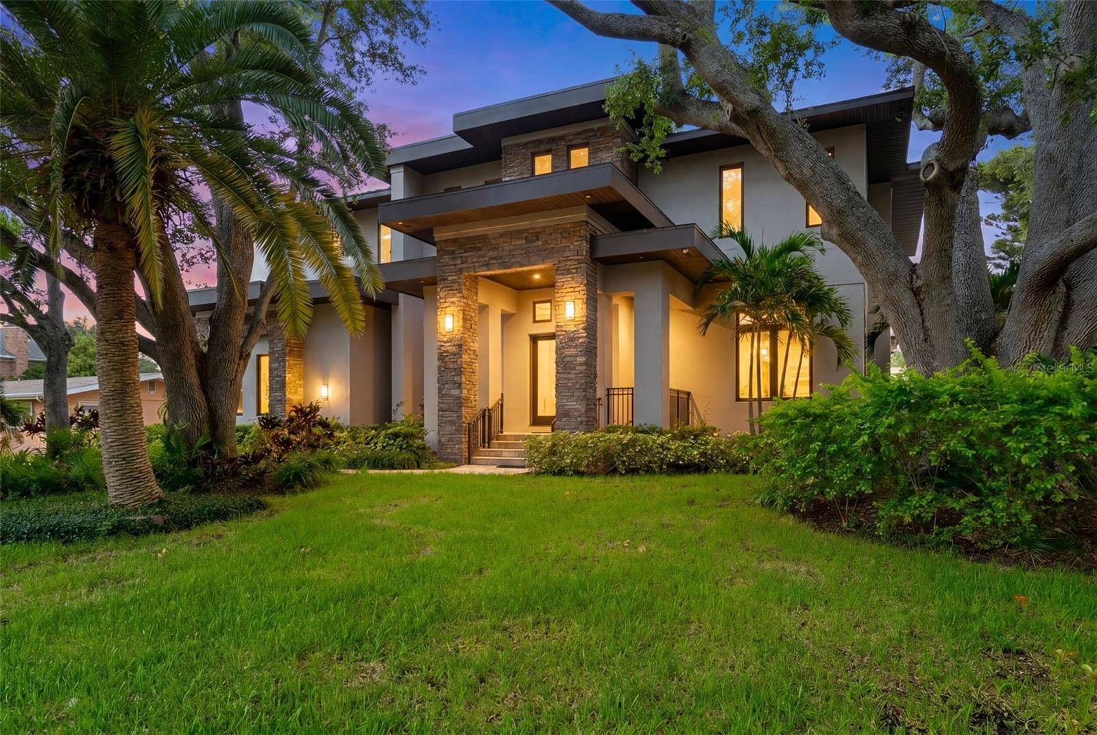 4905 W SPRING LAKE DR, Tampa, FL 33629
