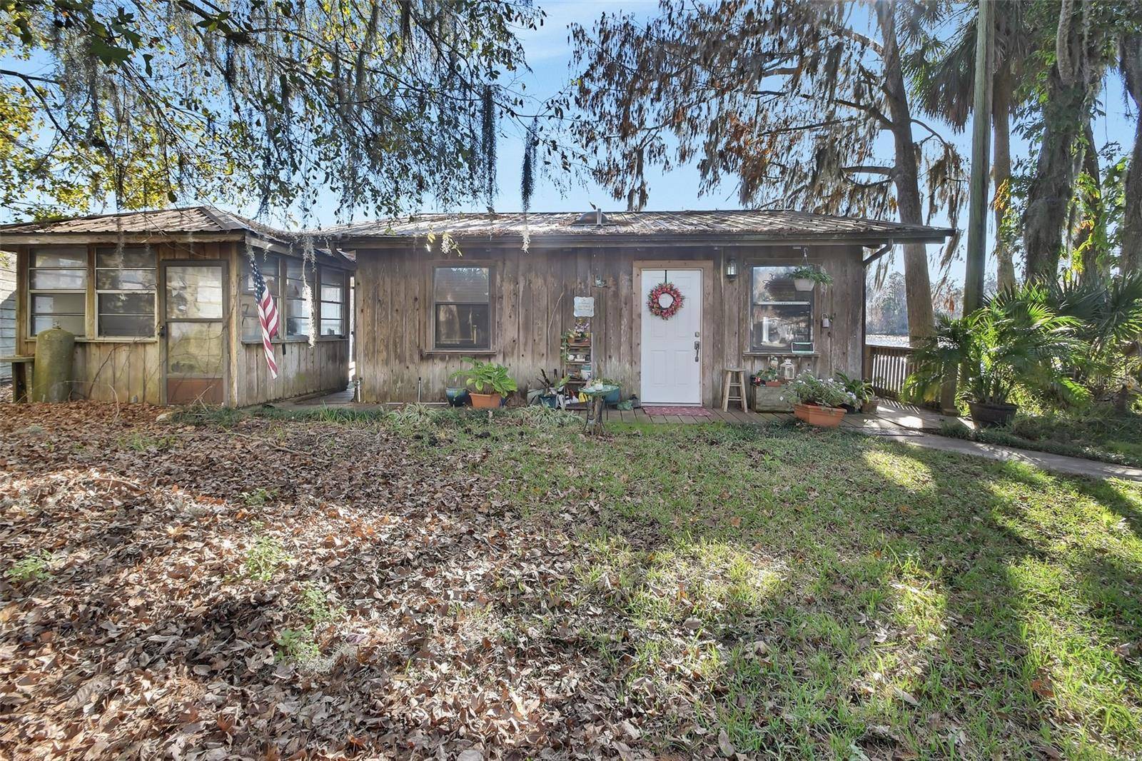 55512 FRONT ST, Astor, FL 32102