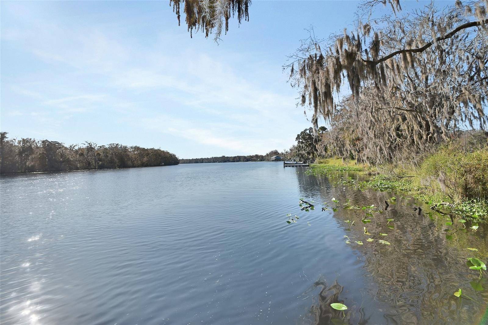 55512 FRONT ST, Astor, FL 32102