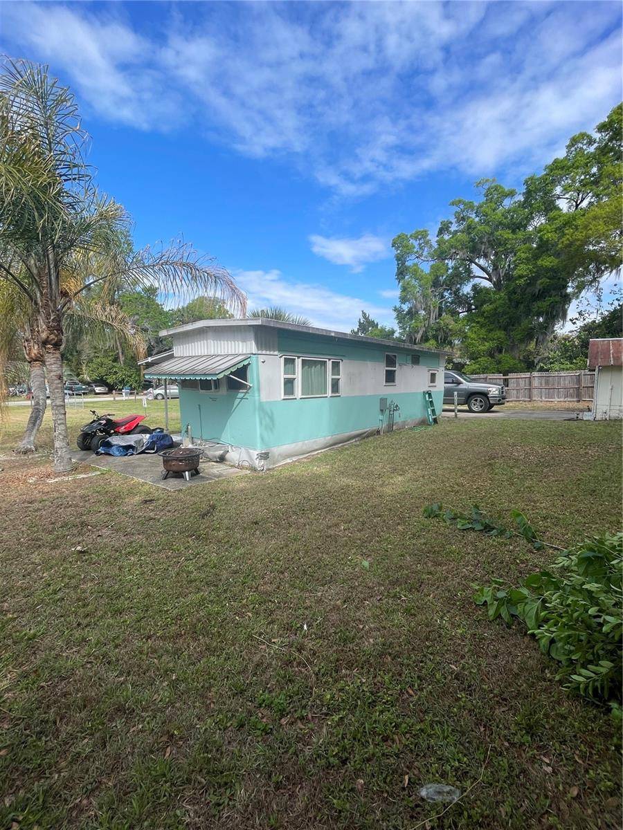 5075 CENTRAL AVE, De Leon Springs, FL 32130