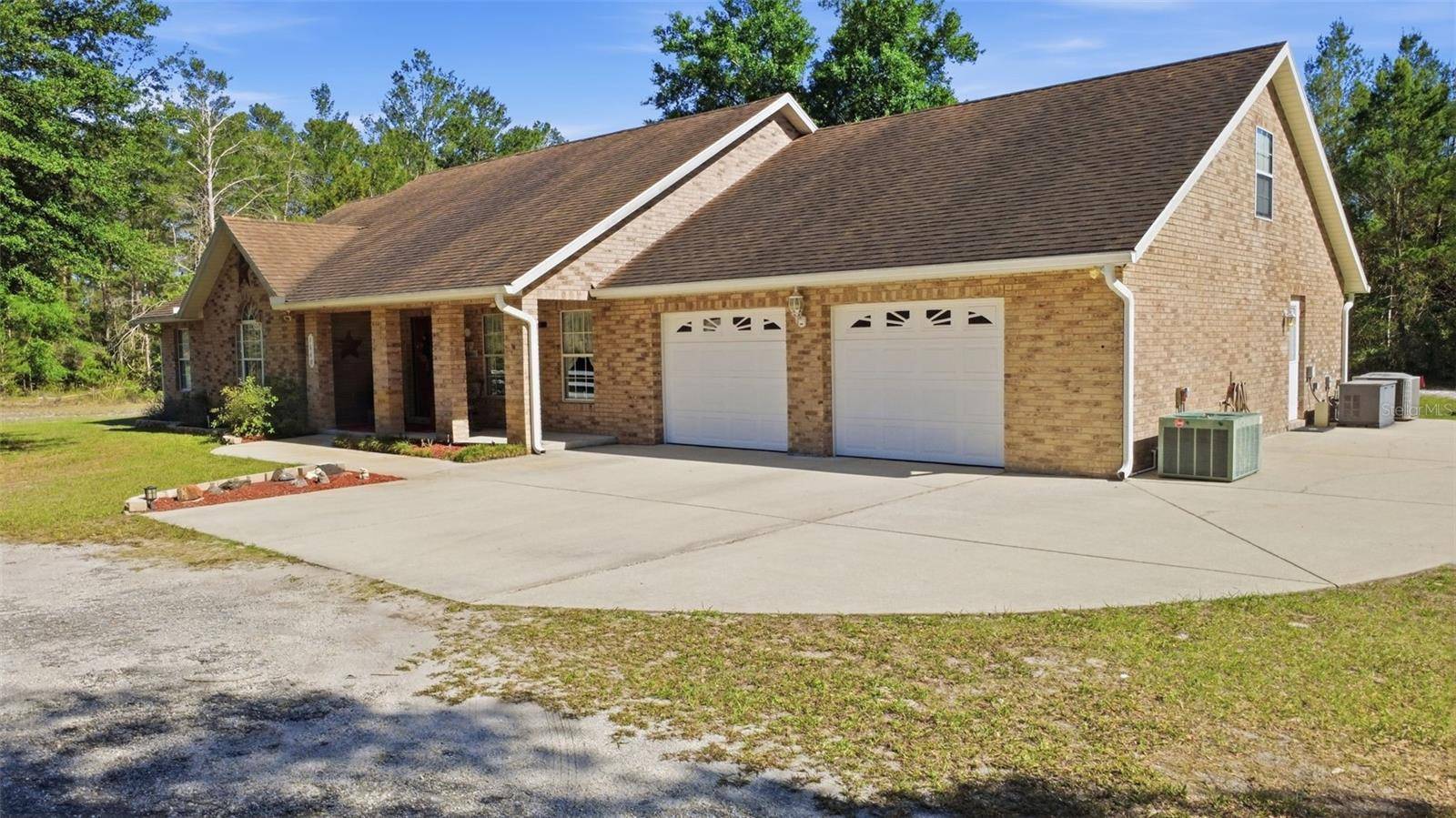 1640 RED DOG RD, De Leon Springs, FL 32130