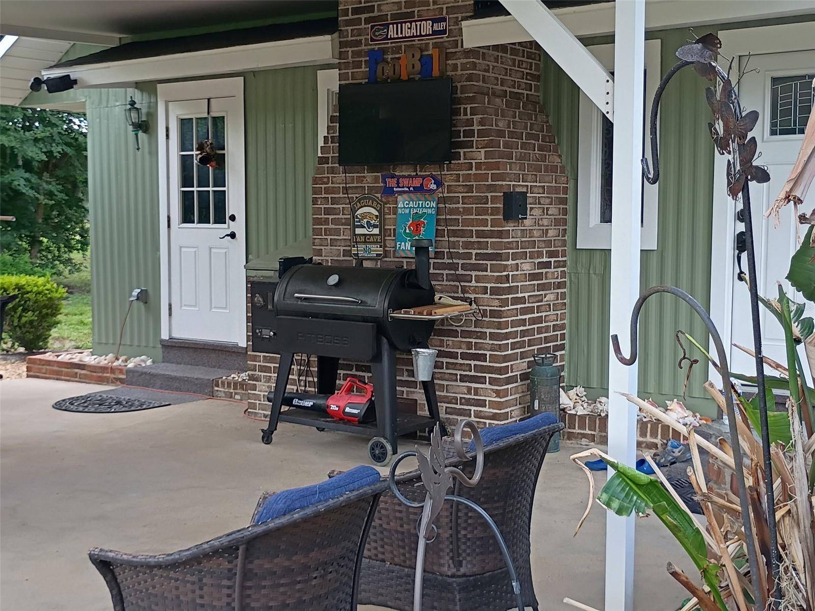 1403 BLACKWELDER RD, De Leon Springs, FL 32130