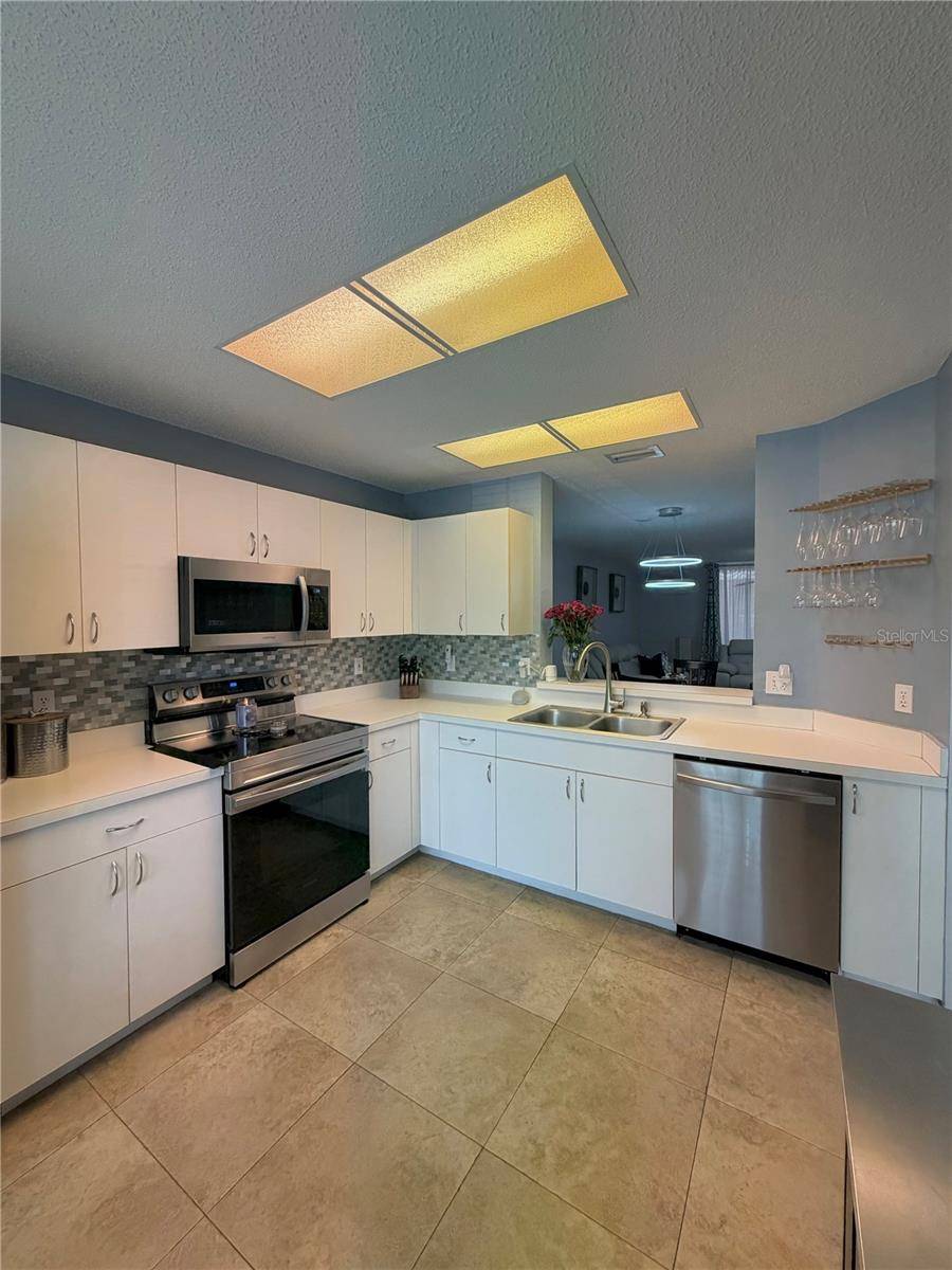 2122 CLOVER HILL RD, Palm Harbor, FL 34683