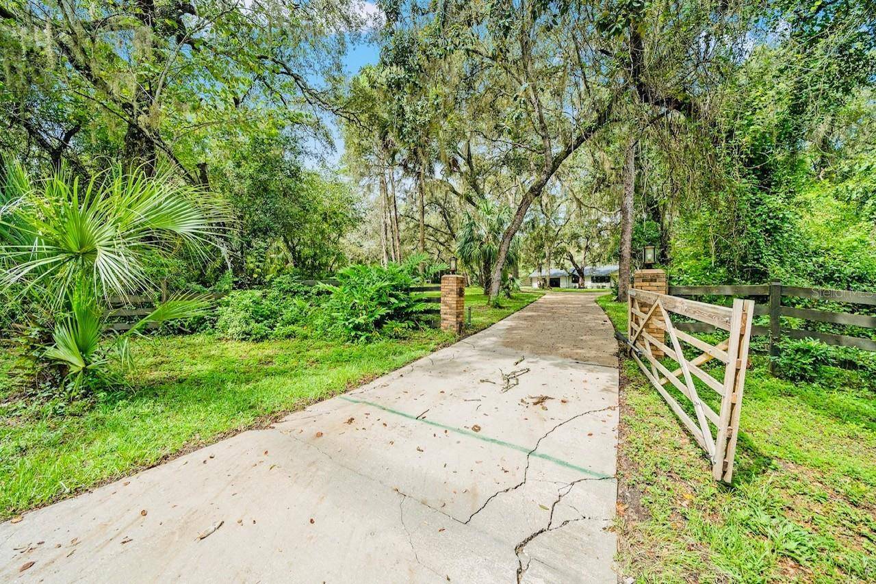 10245 E TRAILS END RD, Floral City, FL 34436