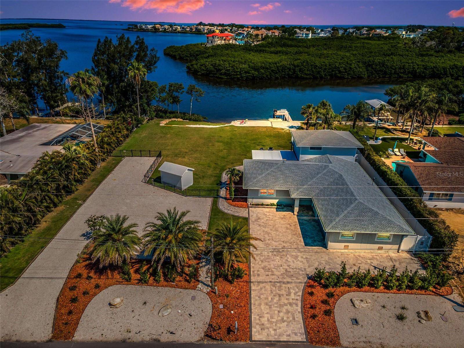 1620 SEA BREEZE DR, Tarpon Springs, FL 34689