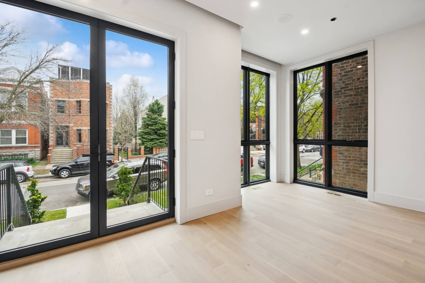 2434 W Superior ST, Chicago, IL 60612