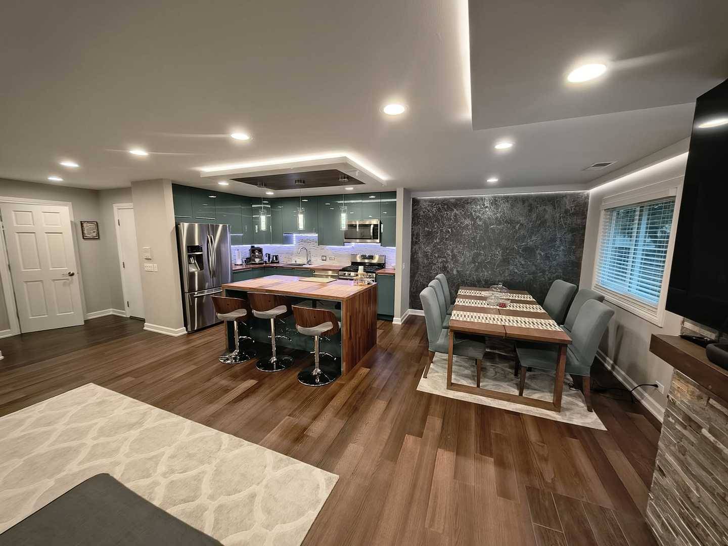 22 Waterbury LN #O2, Schaumburg, IL 60193