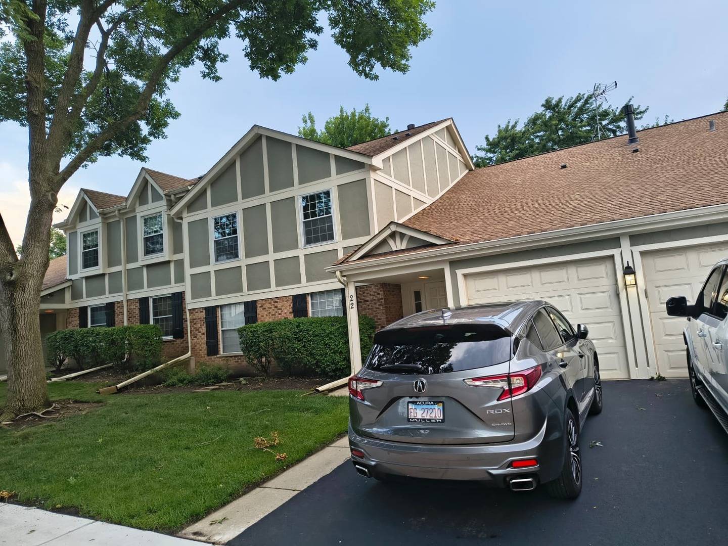 22 Waterbury LN #O2, Schaumburg, IL 60193