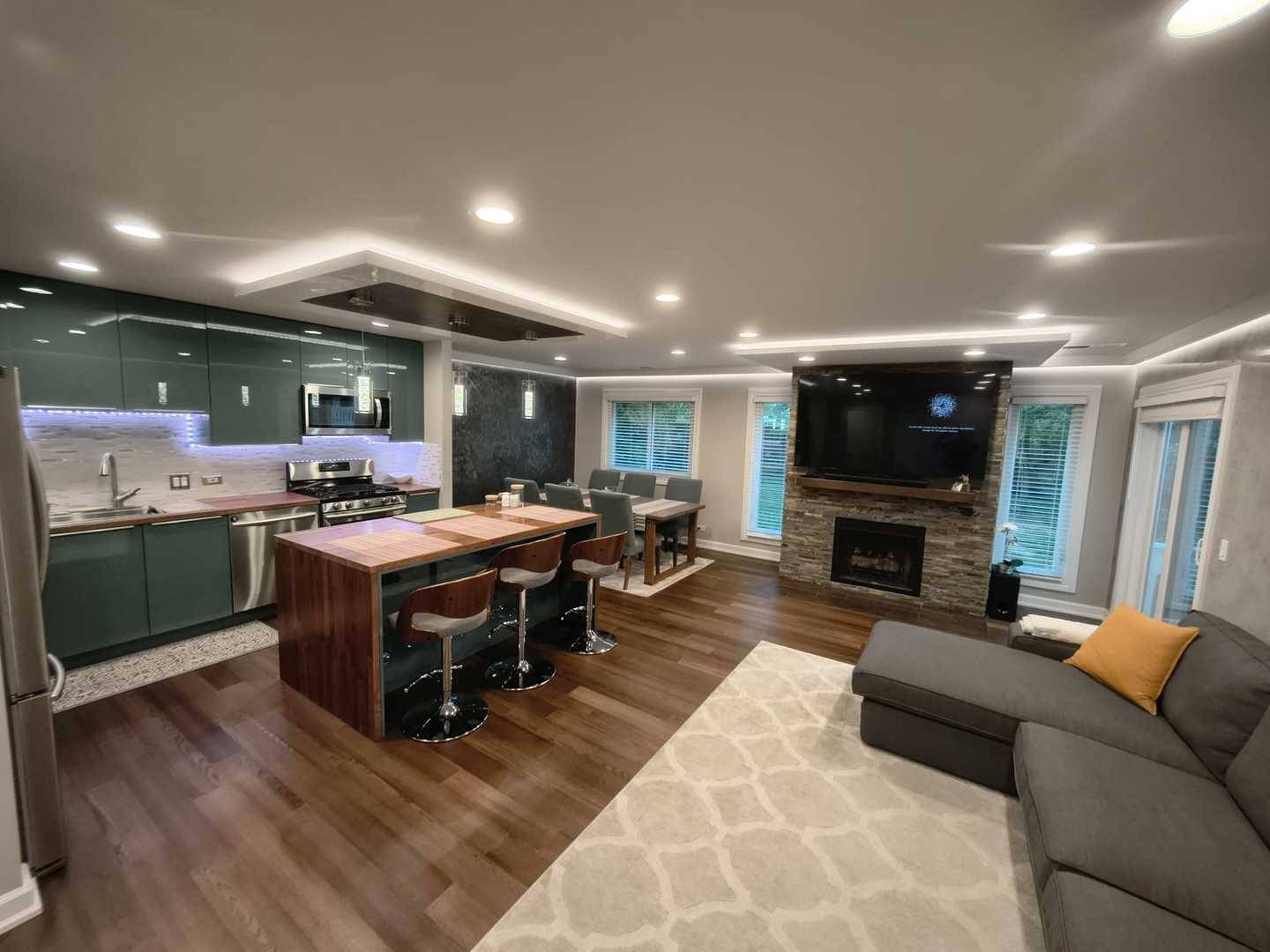 22 Waterbury LN #O2, Schaumburg, IL 60193