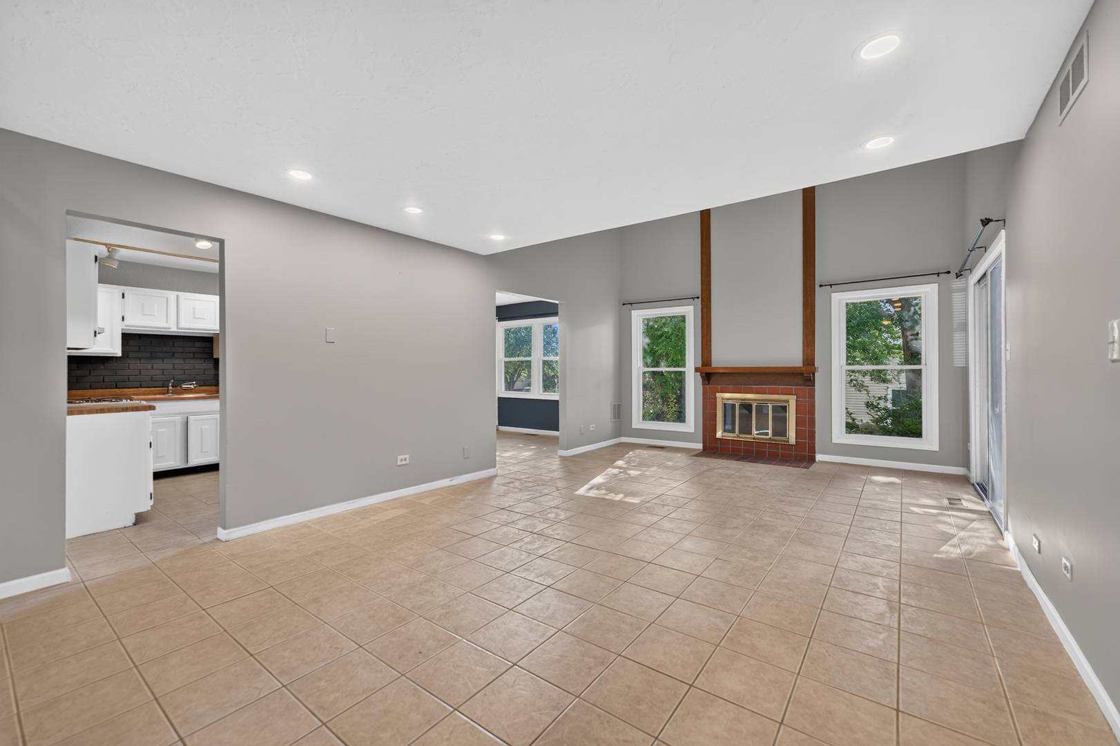 244 Coventry CT #244, Bloomingdale, IL 60108