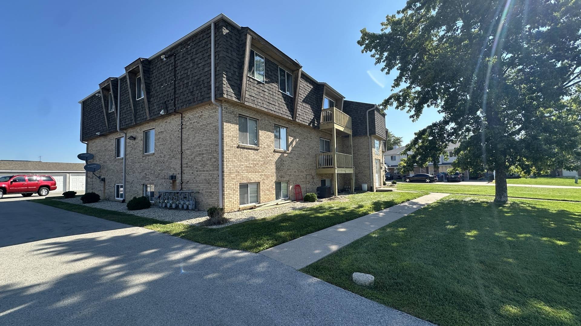 2390 Bicentennial AVE #12, Crest Hill, IL 60403