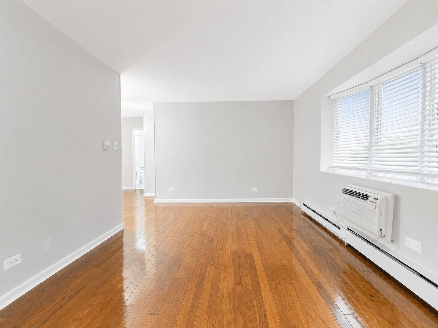 5920 N Kenmore AVE #202, Chicago, IL 60660
