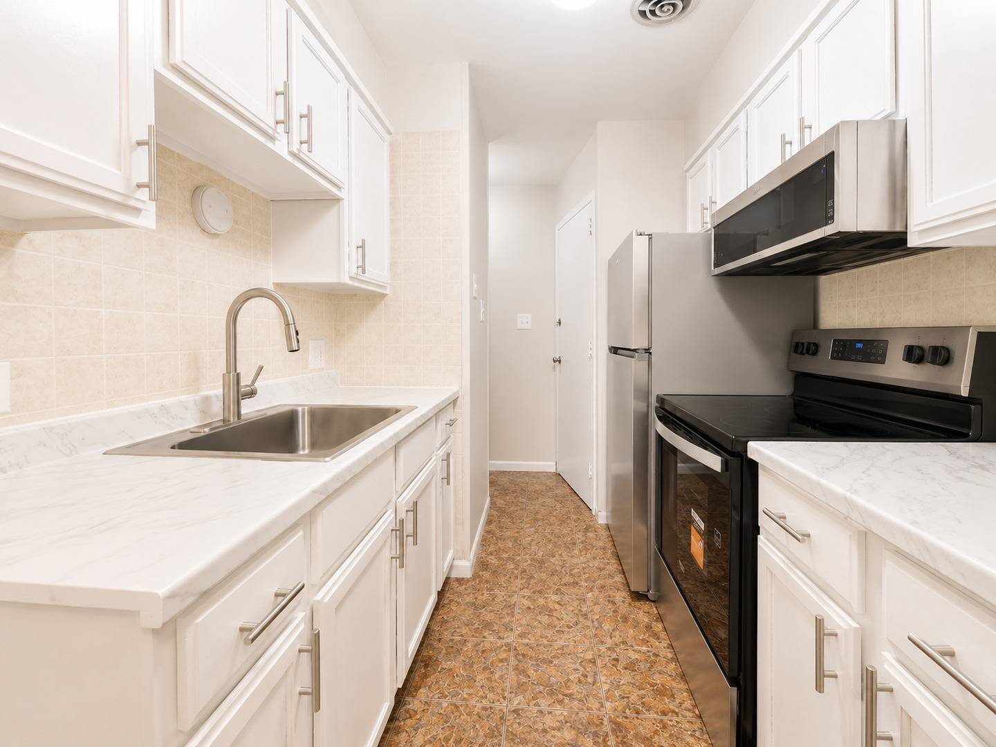 5920 N Kenmore AVE #202, Chicago, IL 60660